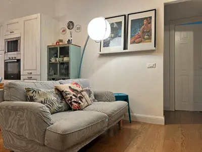 a living room with a couch and a lamp at Casa Gioia - Metro Garbatella in Rome
