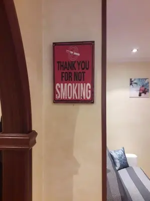 a sign that says thank you for not smoking on a wall at A 2 passi dal cuore di Roma in Rome