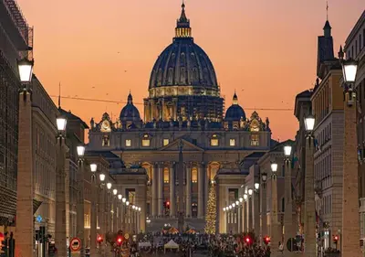 a large building with a dome on top of it at [Trastevere - Rome] Strategic and Comfortable Loft in Rome