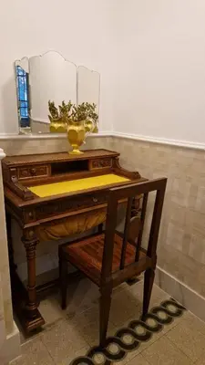 a table with a vase on it with a mirror at 4rooms In Rome in Rome