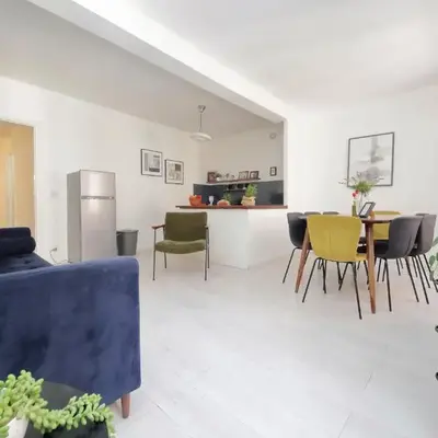 Monti Spacious Apartment 2