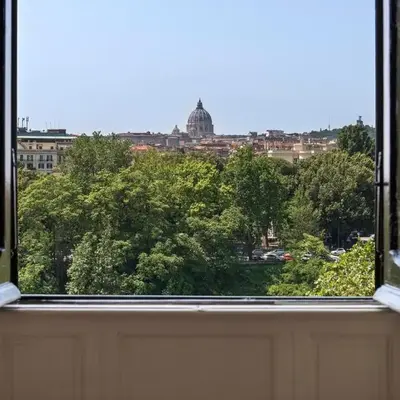 Refined upper-level apartment - Unique View of Rome's Skyline Tibernestrome