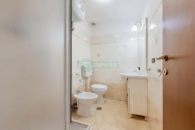 a bathroom with a toilet and a sink at Daniela, pied-à-terre al Vaticano in Rome