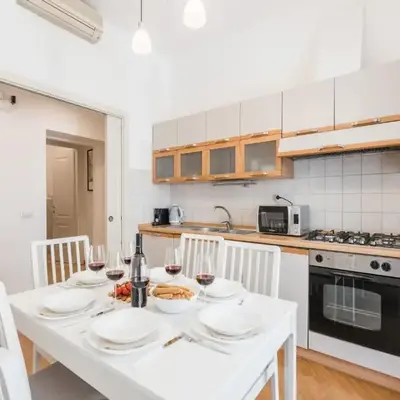 The Best Rent - Spacious three-bedroom apartment near the Colosseum