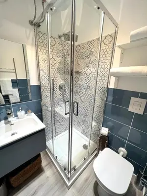a bathroom with a shower and a toilet and a sink at Matilda House Trastevere 8 posti letto in Rome