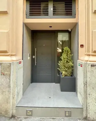 a front door of a house with a potted plant at Loft Bianca Mano in Rome