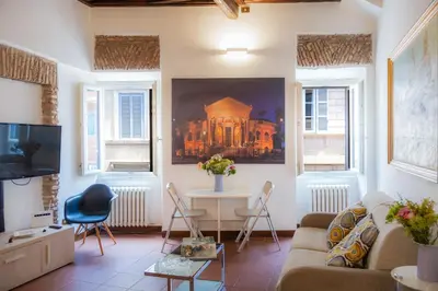 a living room with a couch and a table at Amazing Via del Babuino - Piazza del Popolo in Rome