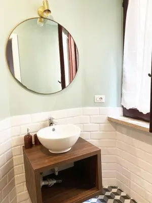 a bathroom with a sink and a mirror at Appartamento a due passi da San Pietro, Vaticano in Rome