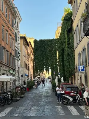 a cobblestone street with a green ivy wall at Monti Wood Loft in Rome