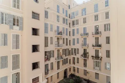 an apartment building with windows and balconies at Valentine's Dream in Rome