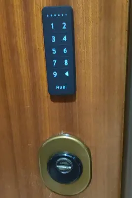 a close up of a remote control on a door at Frank Host Roma Lux , Metro A a 50 m, simple check-in con codice a qualsiasi orario in Rome