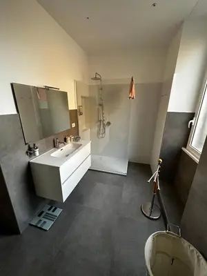 a bathroom with a white sink and a shower at 2MG: appartamento con terrazzo nel cuore di Roma! in Rome