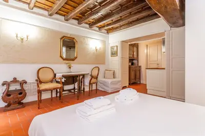 a room with a bed and a table and chairs at Al cortile del Moro in Rome