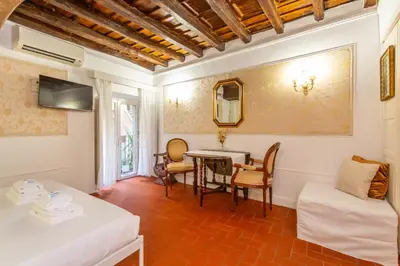 a living room with a table and a dining room at Al cortile del Moro in Rome