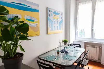 a dining room with a table and a potted plant at Termini Alever apartament 3 bedrooms in Rome