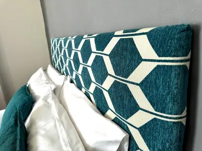 a green and white pillow on top of a bed at Upi-Up Rome Staying in Rome