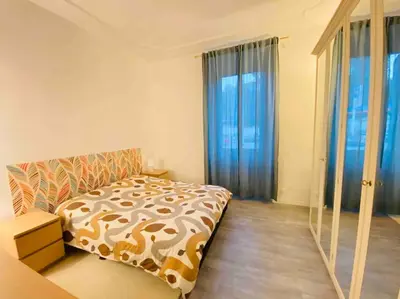 a bedroom with a bed and large windows at Mamisà Rome, appartamento con parcheggio privato e gratuito in Rome