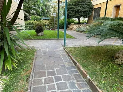 a sidewalk with a pole in the middle of a yard at Rome Maya Home in Rome
