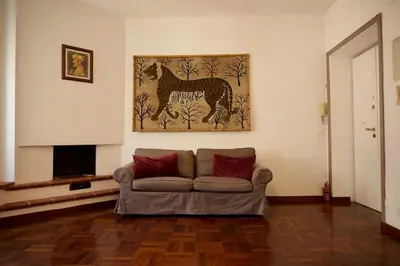 a living room with a couch and a painting on the wall at Riboty 21 in Rome