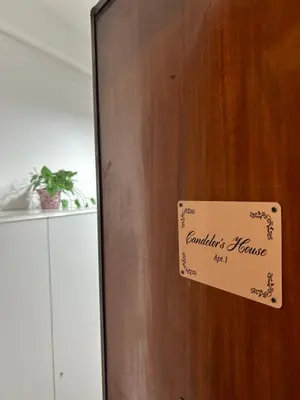 a sign on a wooden door with a sign on it at Candelor House - Apartment & Garden in Gianicolense in Rome