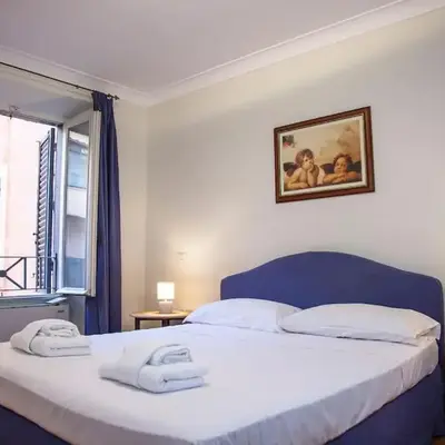 Peaceful apartment in piazza Venezia's alleys