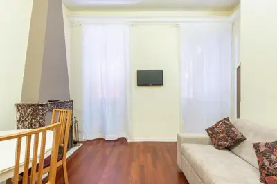 a living room with a couch and a tv at Accogliente casa a due passi da Piazza Navona in Rome