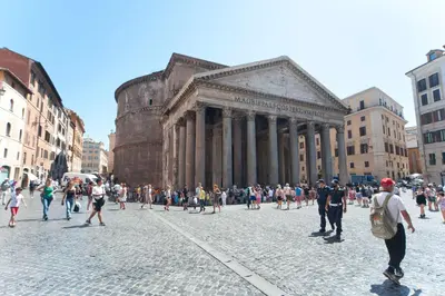 a crowd of people walking in front of a building at Accogliente casa al Pantheon in Rome