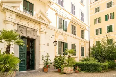 a building with a green door and some plants at La Cornice Apartment in Rome