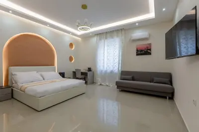 a bedroom with a bed and a couch at Hyper Lodge Termini GuestHouse in Rome