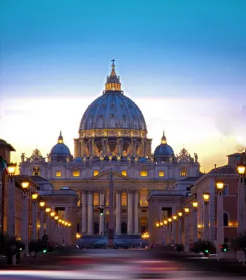 a large building with a dome on top of it at 450mt to Basilica S.Pietro in Rome