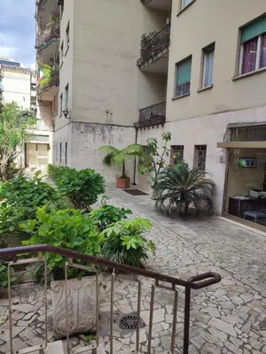 a courtyard with plants in front of a building at Da Licia in Rome
