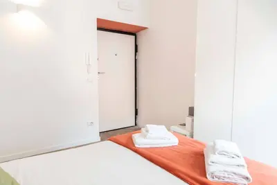 a room with a bed with two towels on it at La casa di Jojo al Ghetto in Rome