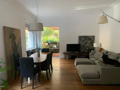 a living room with a couch and a table at Appartamento con terrazza centrale e luminoso in Rome