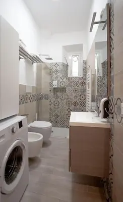 a bathroom with a washer and a washing machine in it at Easy Apartment in Rome