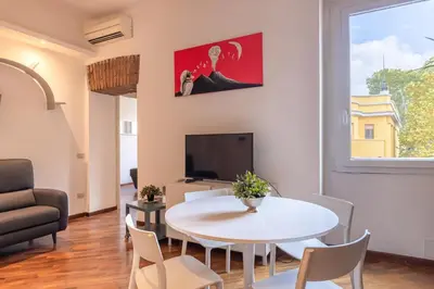 a living room with a white table and a tv at Piazza del Popolo Home 2 camere in Rome