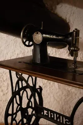 a sewing machine sitting on top of a table at Guest house Sempione da Giulio in Rome