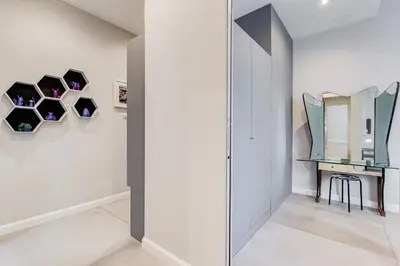 a room with white walls and a glass wall at CasaDoria51 in Rome
