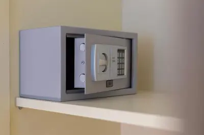 a microwave oven on a shelf in a room at Domus Opimiani in Rome