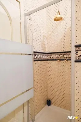 a shower with a glass door in a bathroom at Pantera Holiday House in Rome