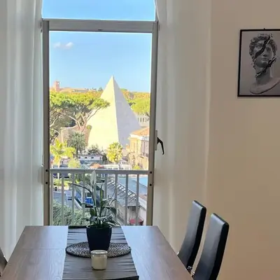 PyramidHouse Rome - Apartment 100mq with View - 2km from the Colosseum