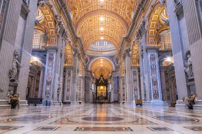 a large room with a large building with a ceiling at Maison Yassi Piazza del Popolo in Rome