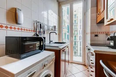 a kitchen with a sink and a microwave at Historia et Elegantia - vicino il Colosseo, Circo Massimo e Trastevere in Rome