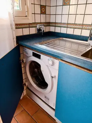 a washing machine in a kitchen with a blue counter top at Appartamento per le tue vacanze a Roma Villa Pamphili in Rome