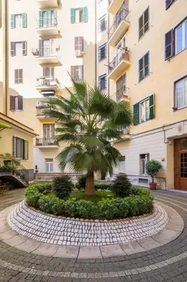 a palm tree in front of a building at Appartamento “La Palma nel Cortile” in Rome