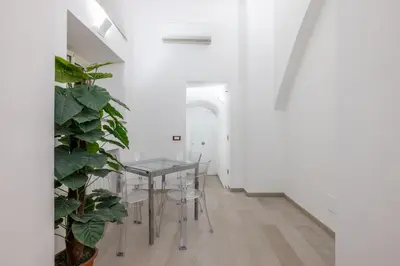 a dining room with a table and a plant at Lovely studio Apartment - Capocci in Rome