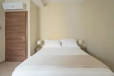 a bedroom with a large bed with white sheets at Trastevere Chic in Rome
