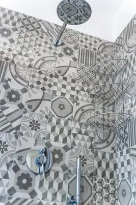 a bathroom with a floor with a checkered floor at Appartamento via Milizia in Rome