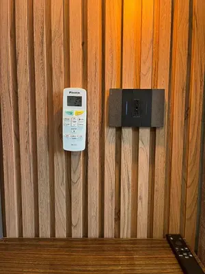 a wall with a remote control and an electronic device at B&B Sol Romae in Rome