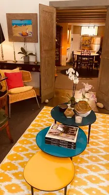 a living room with a table and a living room at Apartamento loft ingresso independente central zona san lorenzo in Rome