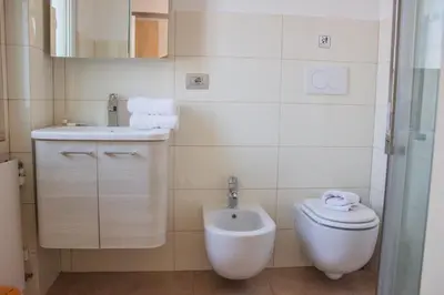 a small bathroom with a toilet and a sink at Luminoso non lontano dalla stazione TERMINI in Rome